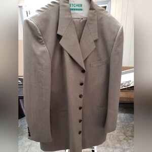 Mans suit. DO NOT BUNDLE!!